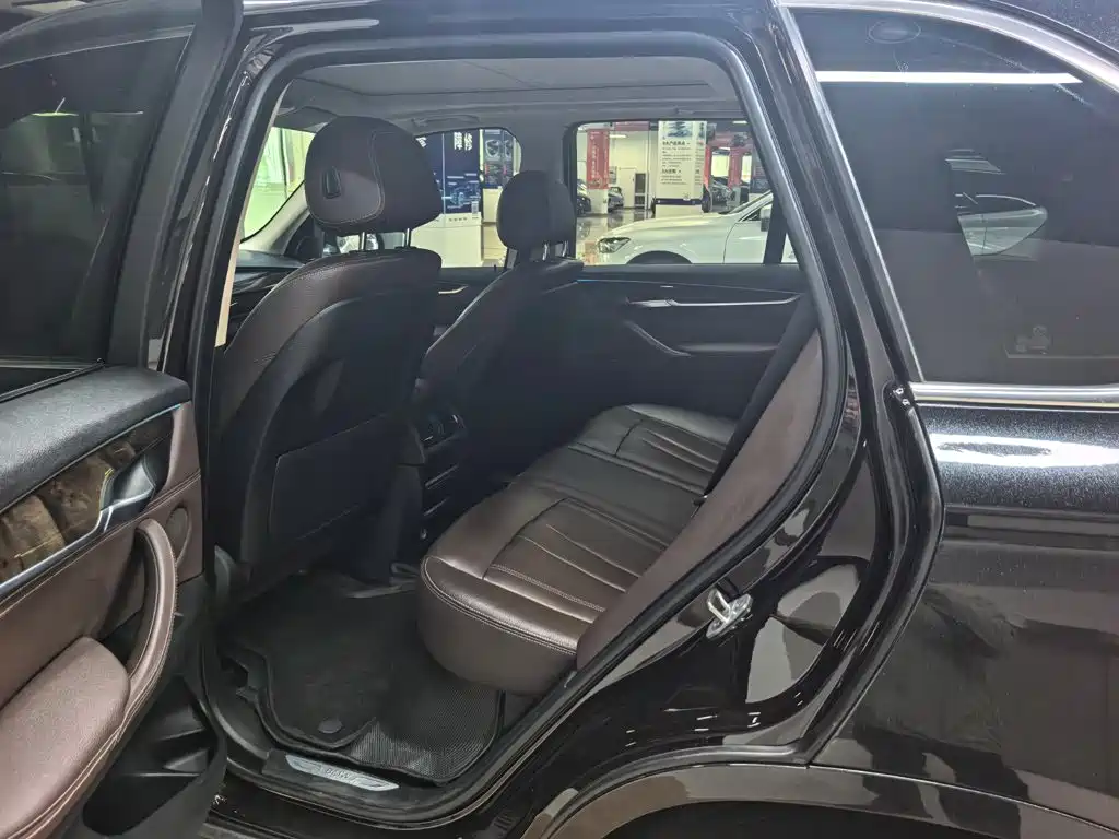 BMW X5 2018 — фото 10