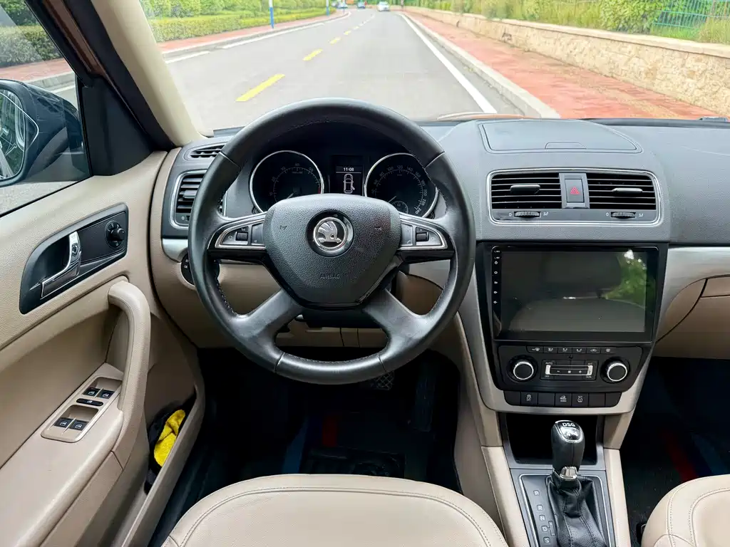 Skoda Yeti 2016 — фото 12