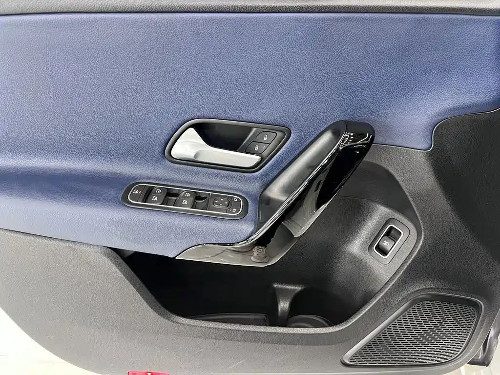 Mercedes-Benz A-Class 2022 — фото 9
