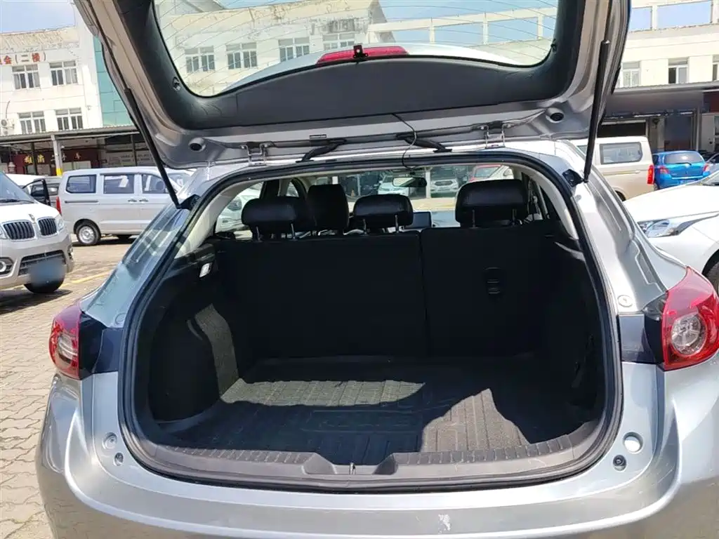 Mazda 3 Axela 2016 — фото 15
