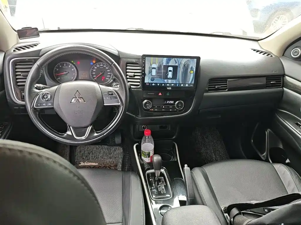 Mitsubishi Outlander 2018 — фото 10
