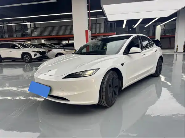 Tesla Model 3 2024