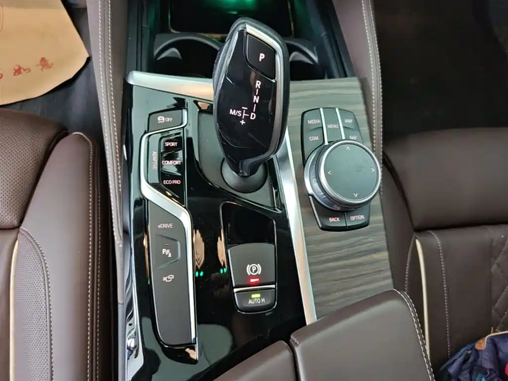 BMW 5 Series New Energy 2020 — фото 14