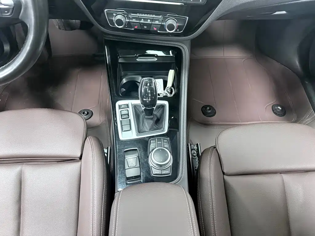BMW 1 Series 2022 — фото 14
