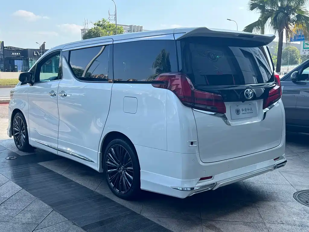 Toyota Alphard 2020 — фото 16