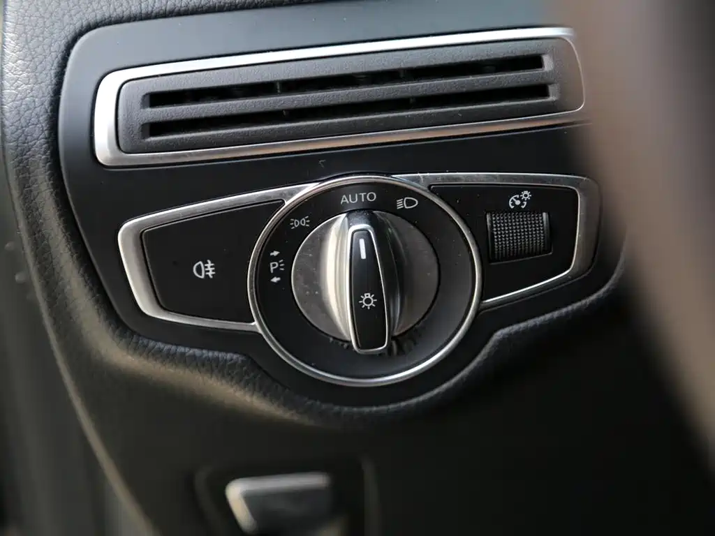 Mercedes-Benz GLC 2018 — фото 11