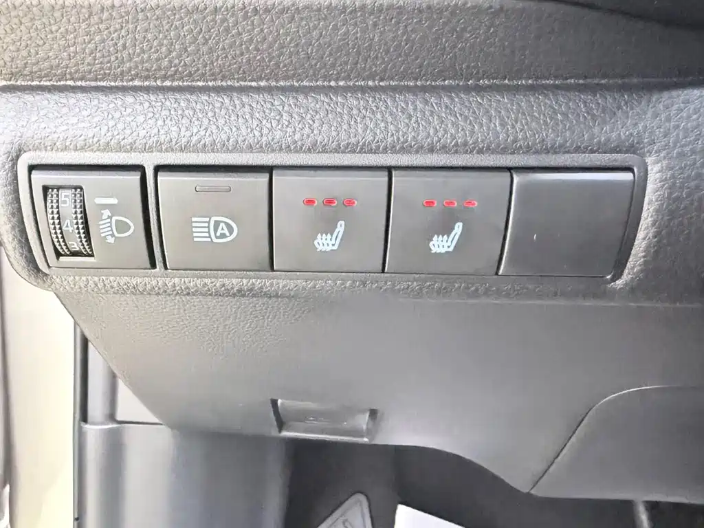 Toyota Corolla 2023 — фото 11