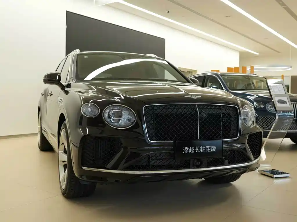 Bentley Bentayga 2025 — фото 1