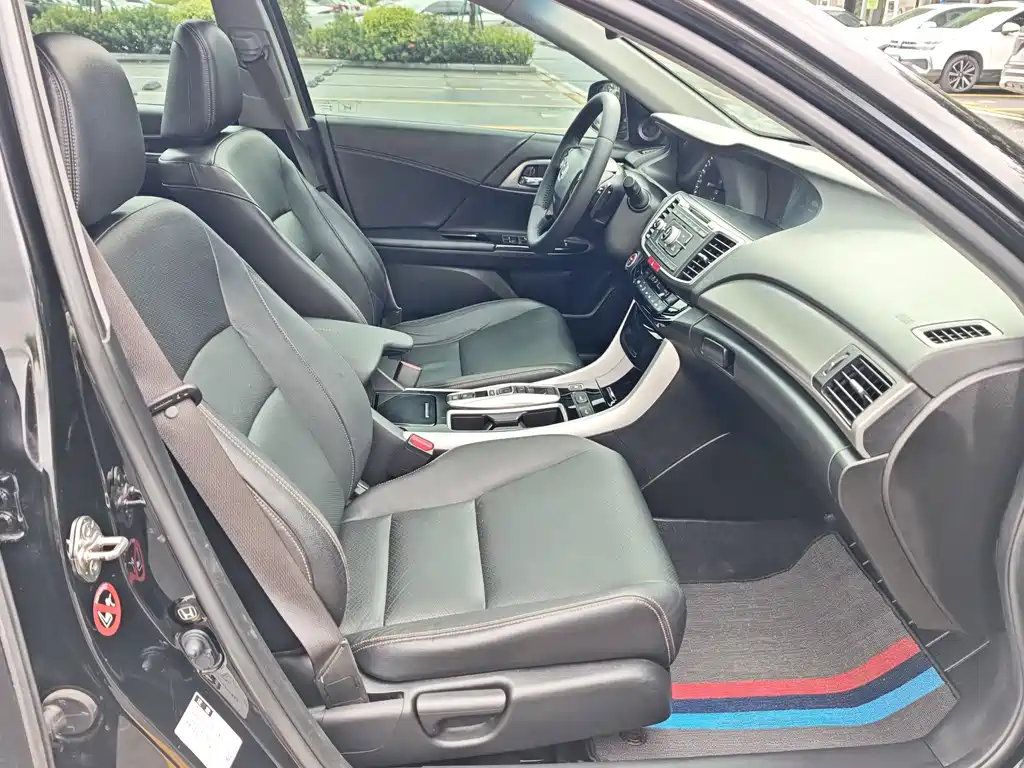 Honda Accord 2018 — фото 18