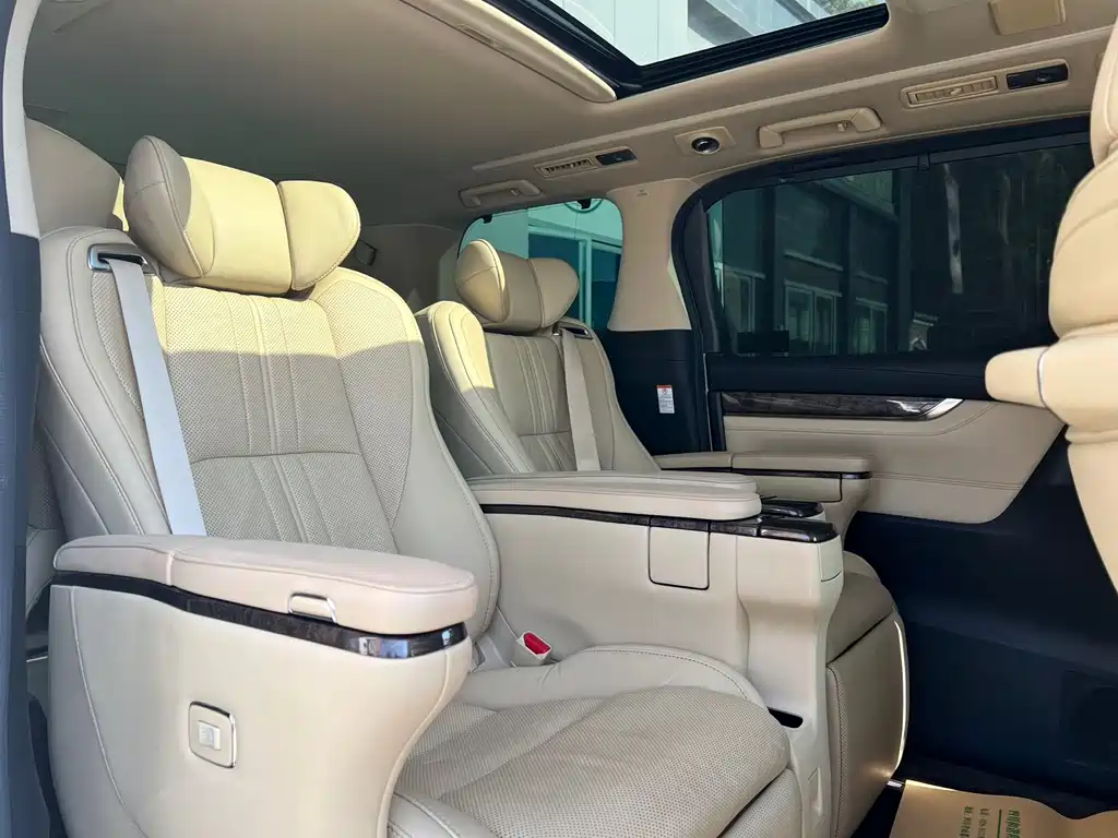 Toyota Alphard 2020 — фото 9