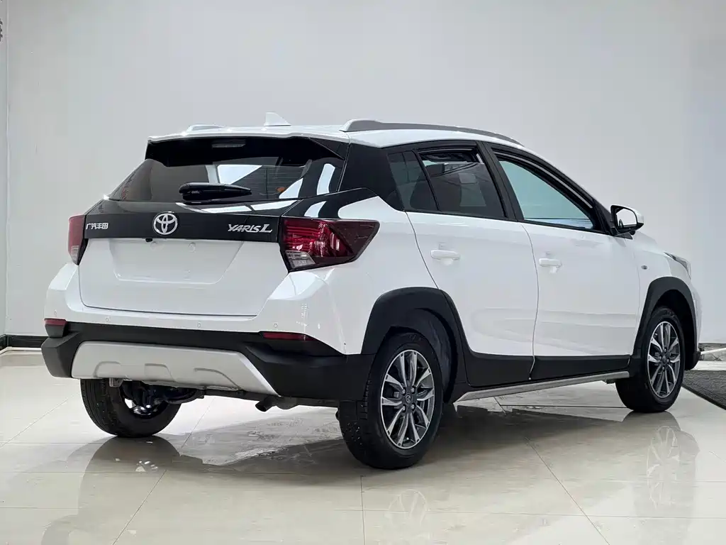 Toyota Yaris L 2023