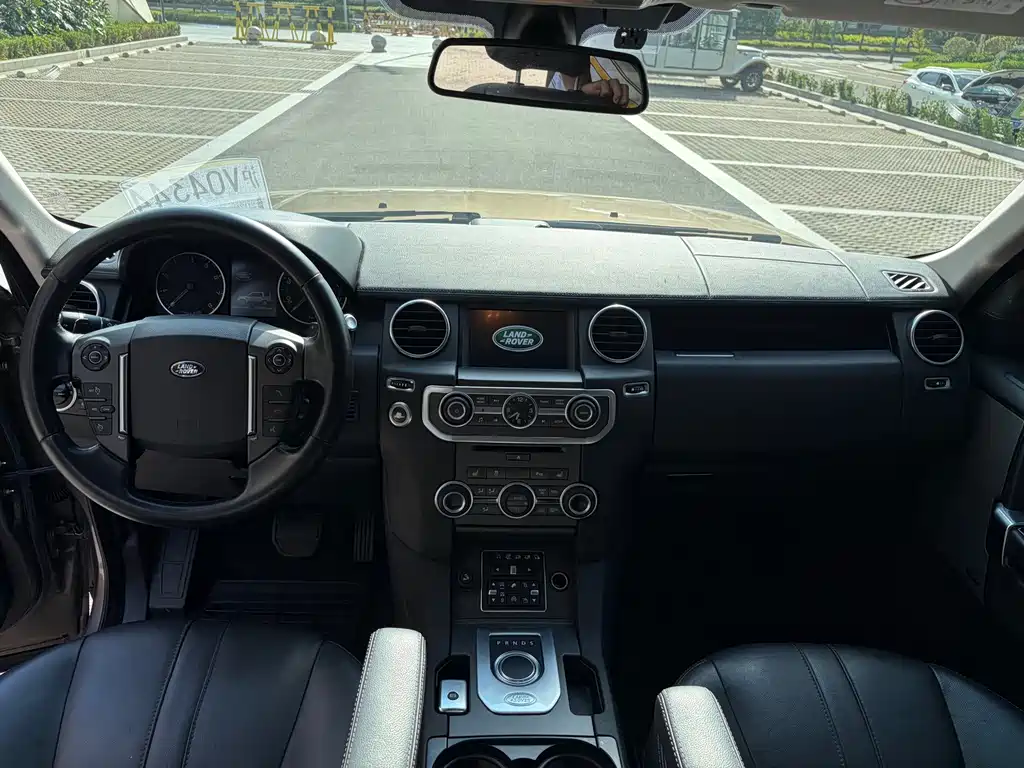 Land Rover Discovery 2016 — фото 29