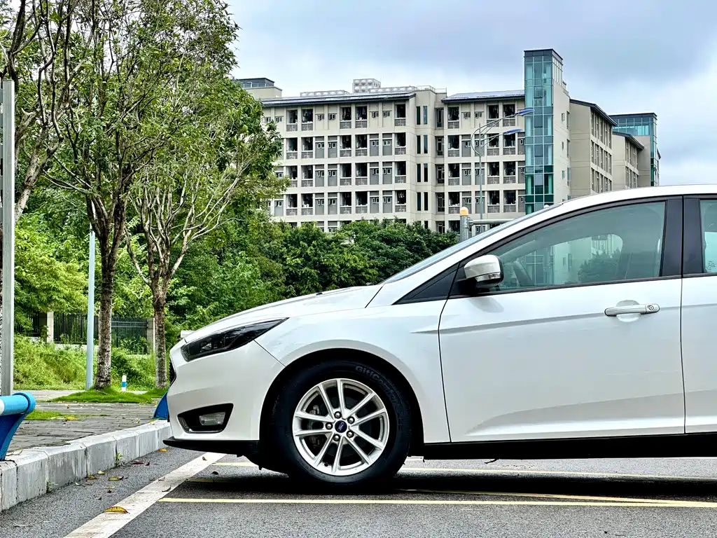Ford Focus 2016 — фото 9
