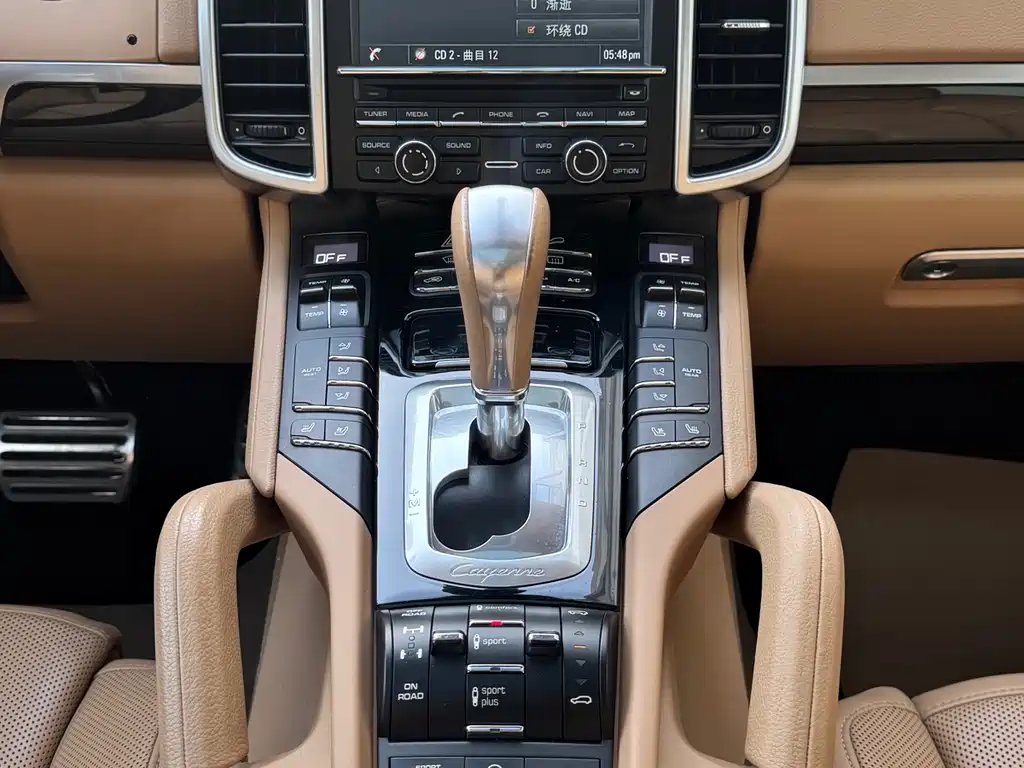 Porsche Cayenne 2017 — фото 14