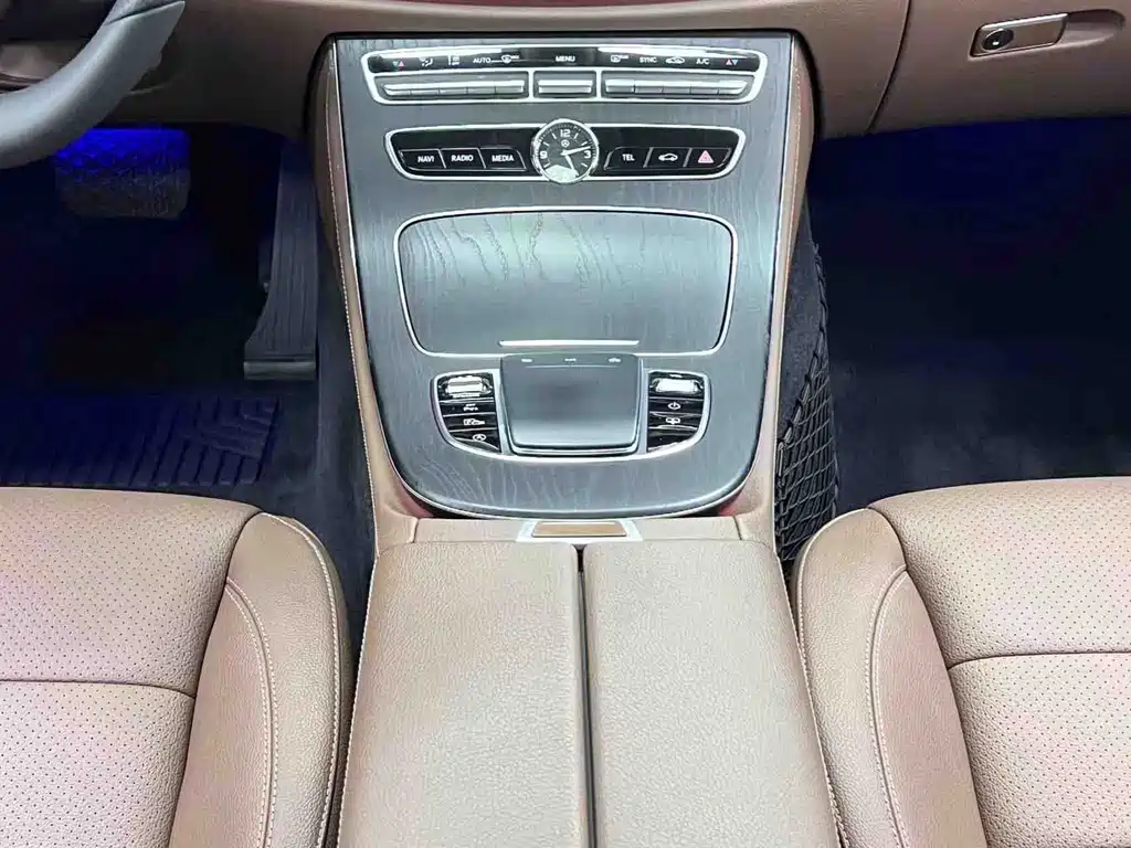 Mercedes-Benz E-Class 2020 — фото 17