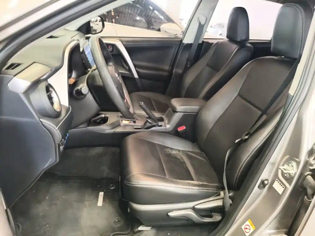 Toyota RAV4 2017 — фото 15