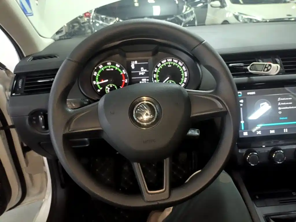 Skoda Octavia 2019 — фото 11