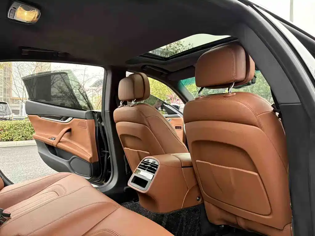 Maserati Quattroporte 2015 — фото 12