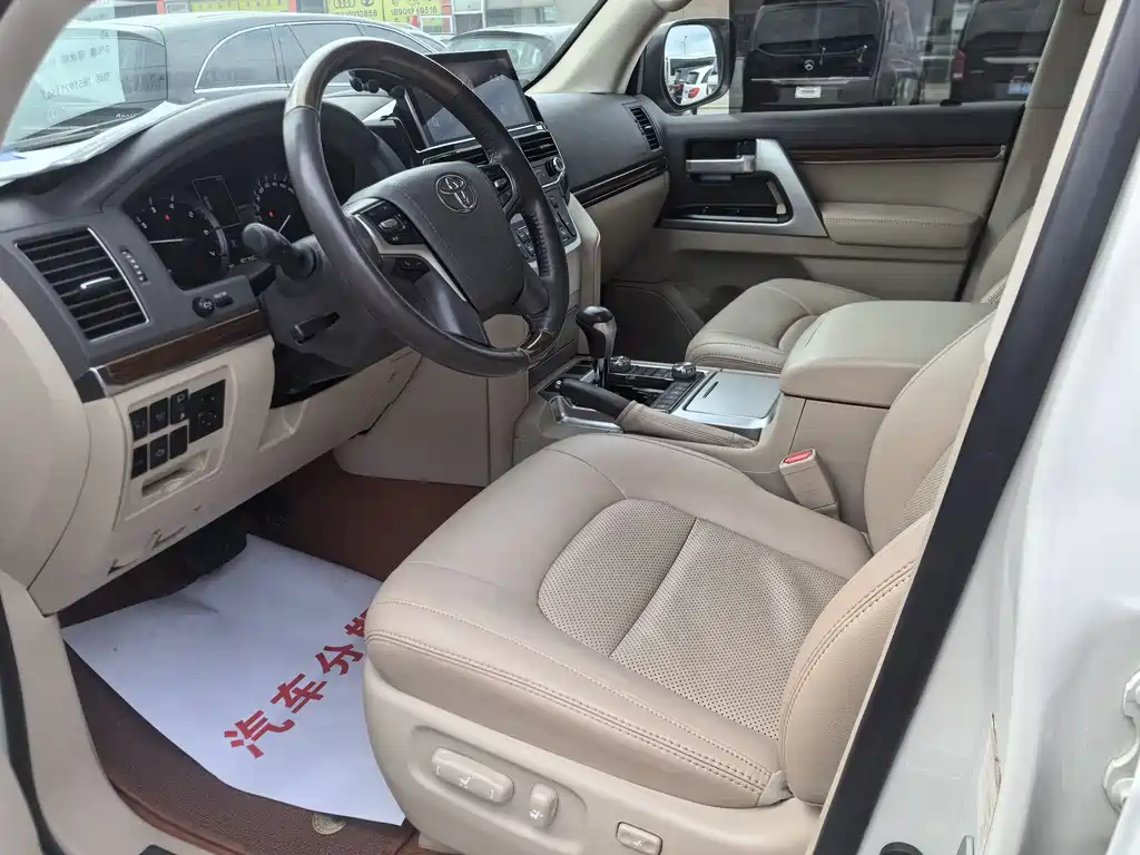 Toyota Land Cruiser 2018 — фото 6