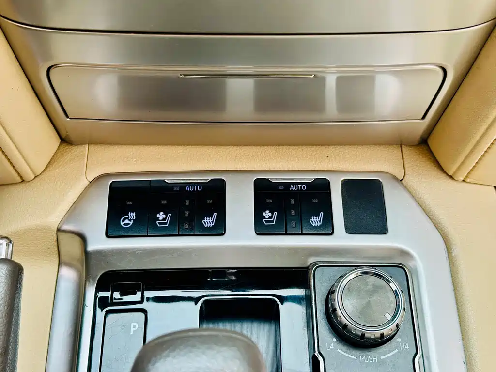 Toyota Land Cruiser 2017 — фото 12