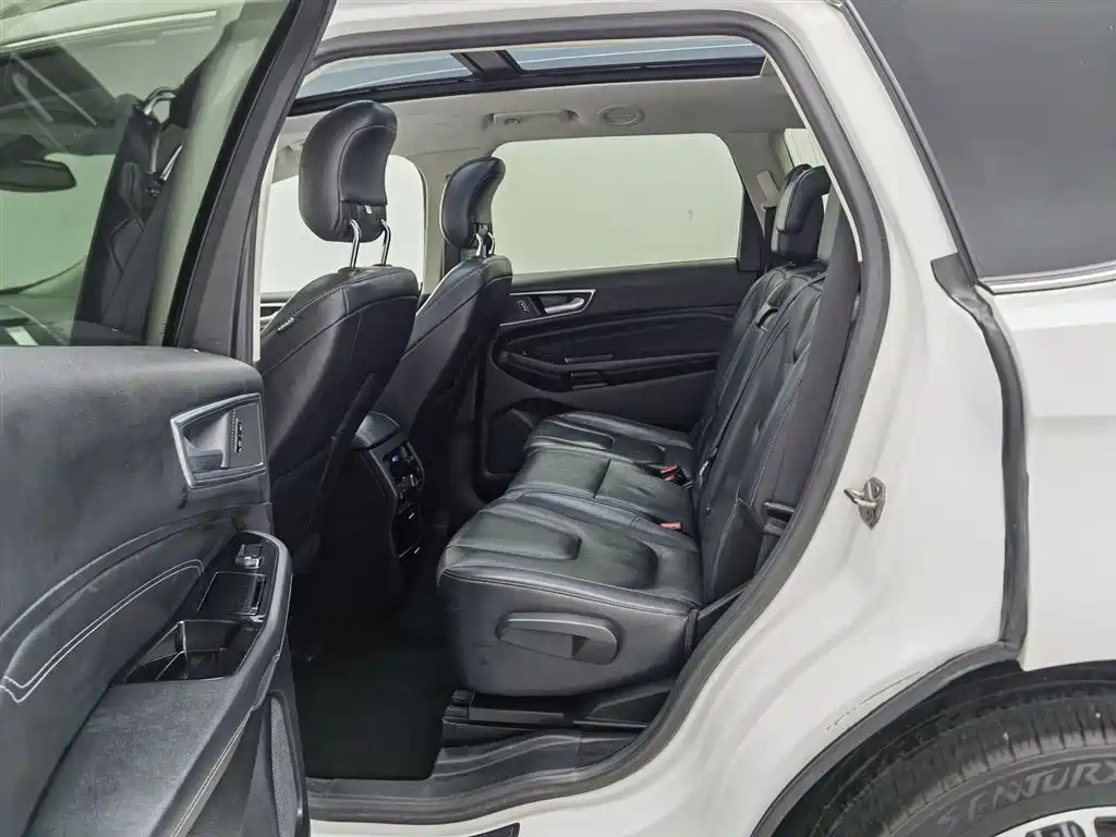 Ford Edge 2016 — фото 15