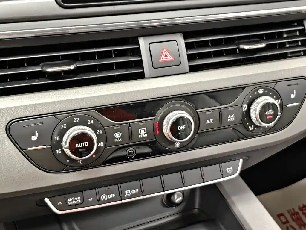 Audi A4L 2017 — фото 12