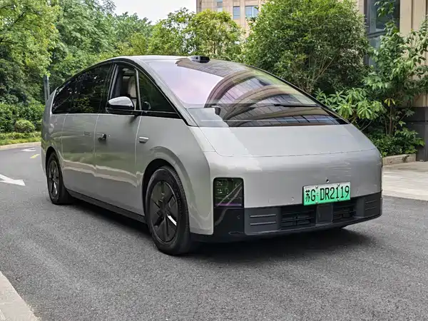 Li Auto MEGA 2025