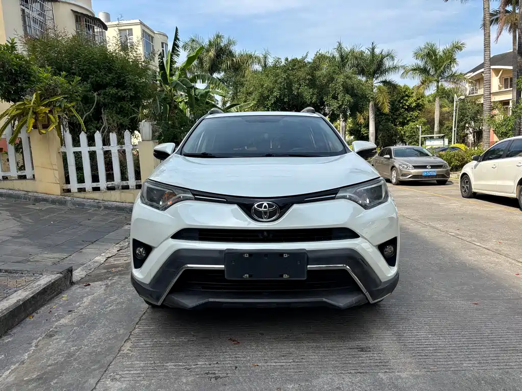 Toyota RAV4 2018 — фото 2