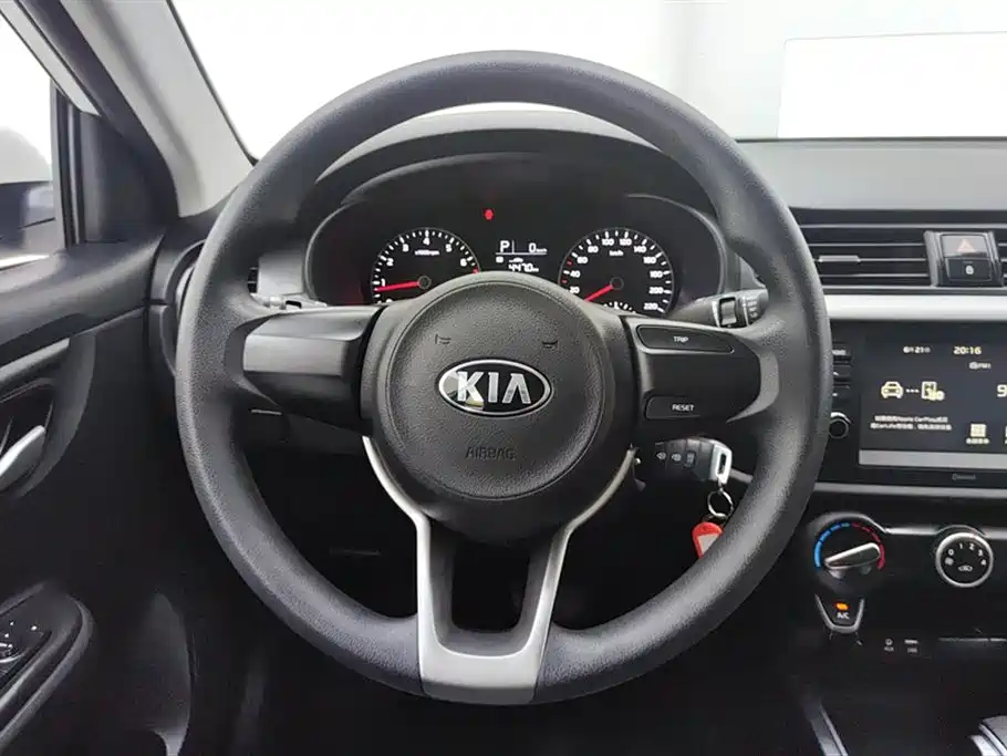 Kia K2 2017 — фото 15