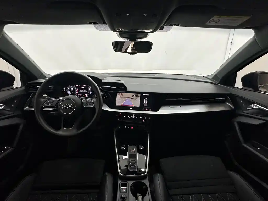 Audi A3 2023 — фото 10
