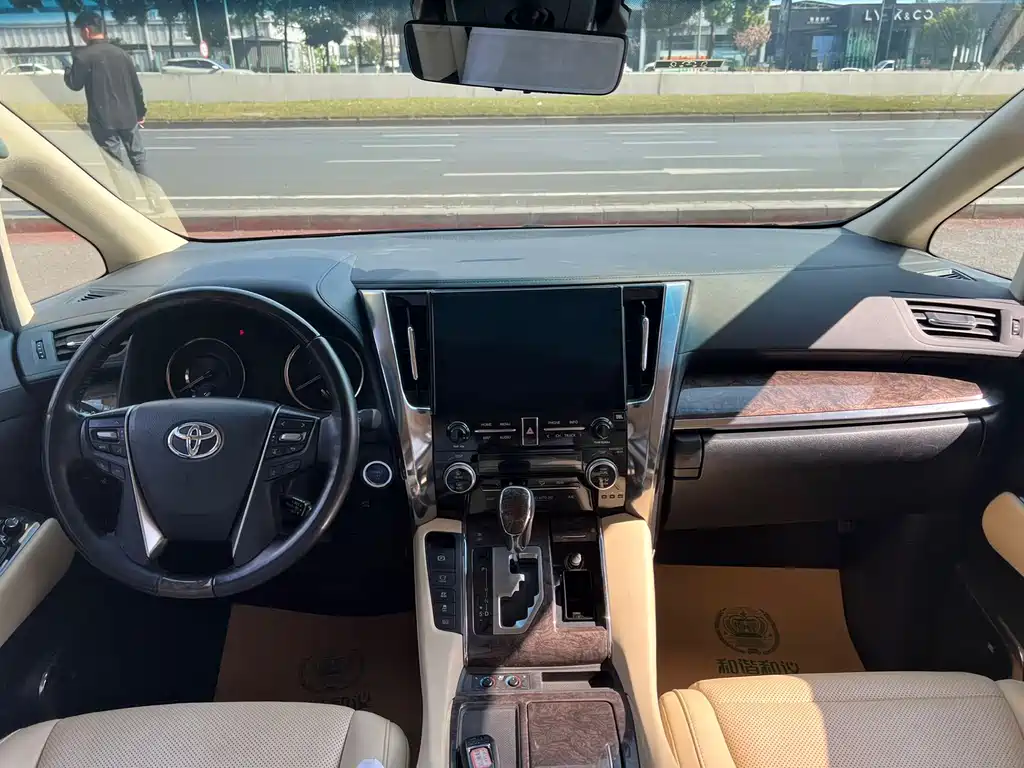 Toyota Vellfire 2021 — фото 10