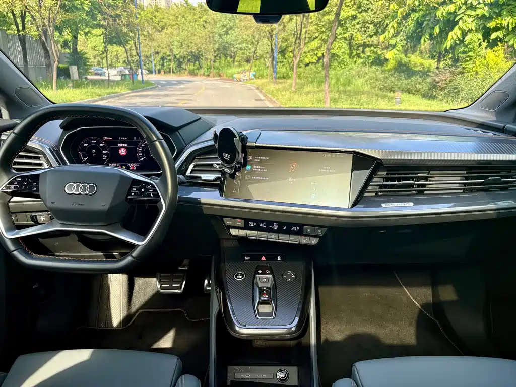 Audi Q4 E-Tron 2023 — фото 16