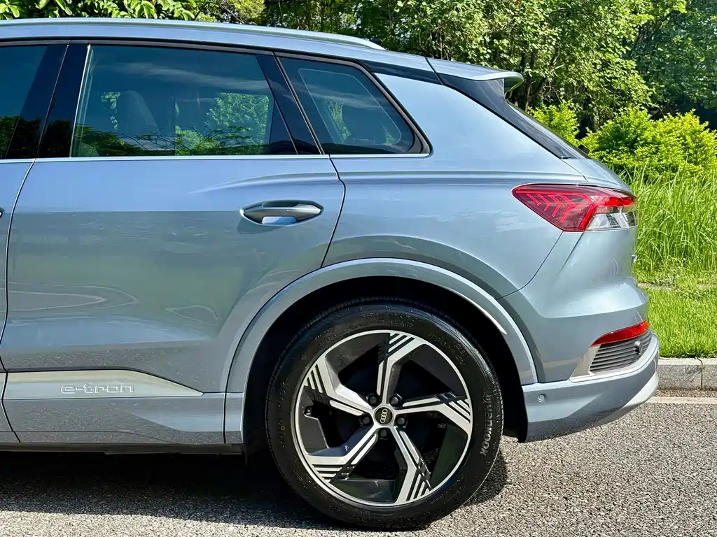 Audi Q4 E-Tron 2023 — фото 19