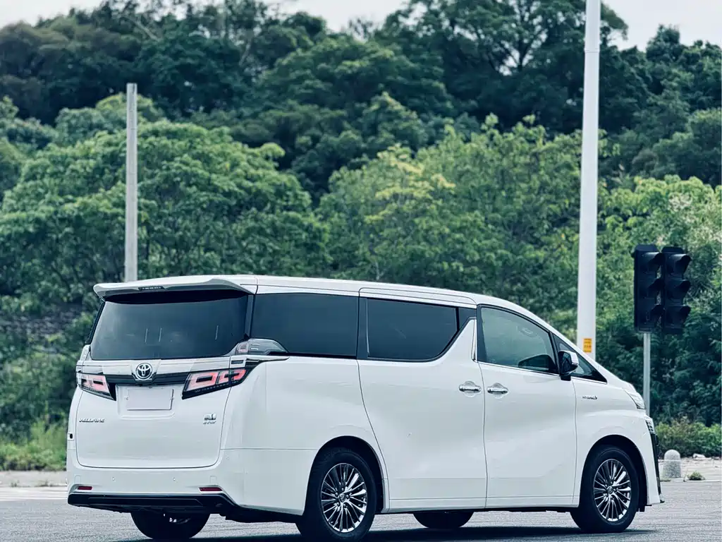 Toyota Vellfire 2020 — фото 18