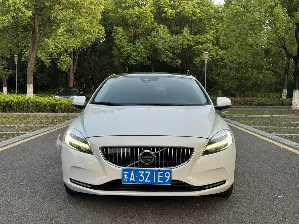 Volvo V40 2016 — фото 2