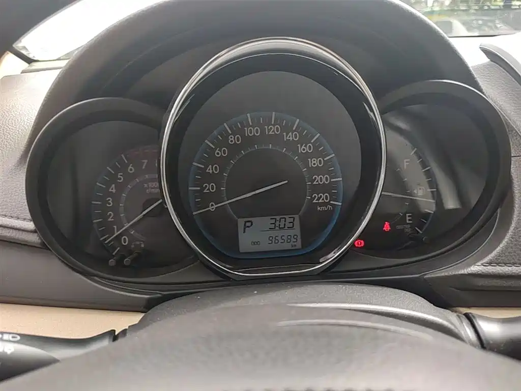 Toyota Vios 2015 — фото 12