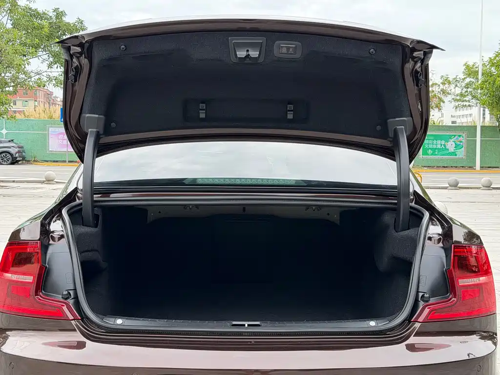 Volvo S90 2017 — фото 19