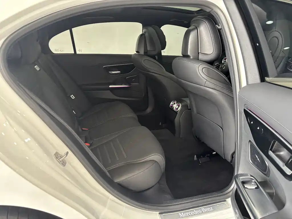Mercedes-Benz C-Class 2025 — фото 25