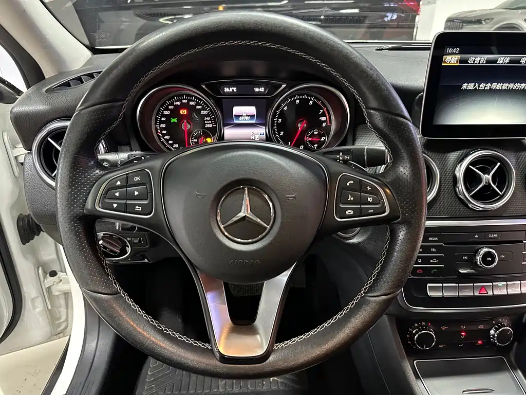 Mercedes-Benz GLA 2018 — фото 9