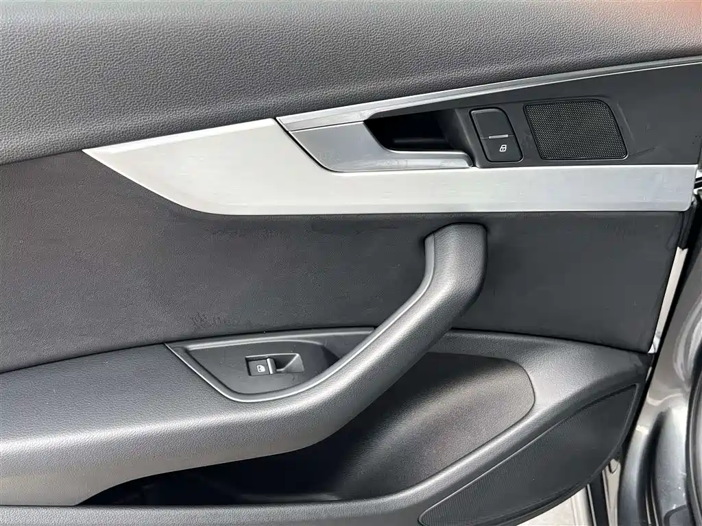 Audi A4L 2022 — фото 19
