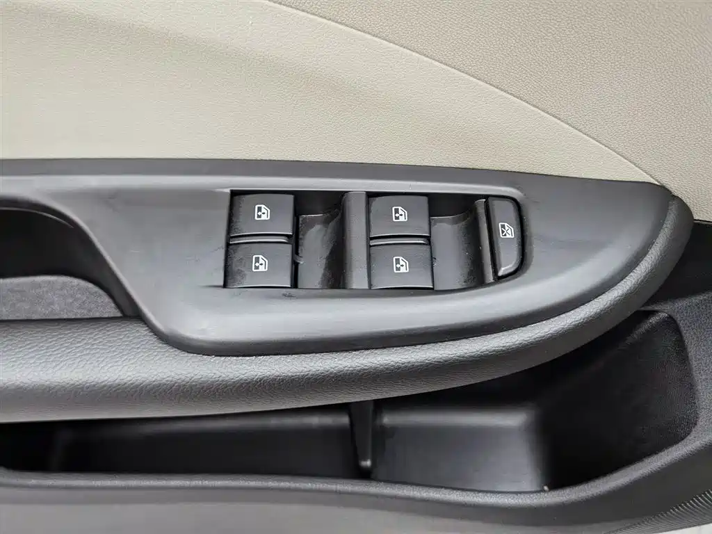 Buick Excelle 2015 — фото 9