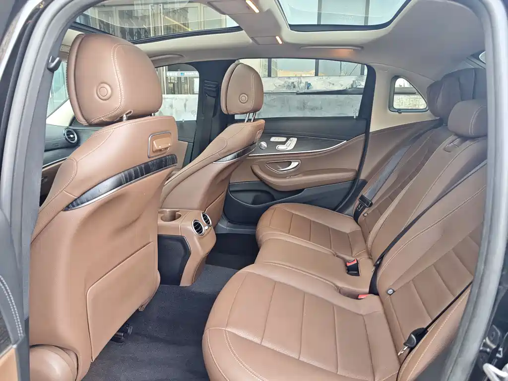 Mercedes-Benz E-Class 2020 — фото 11