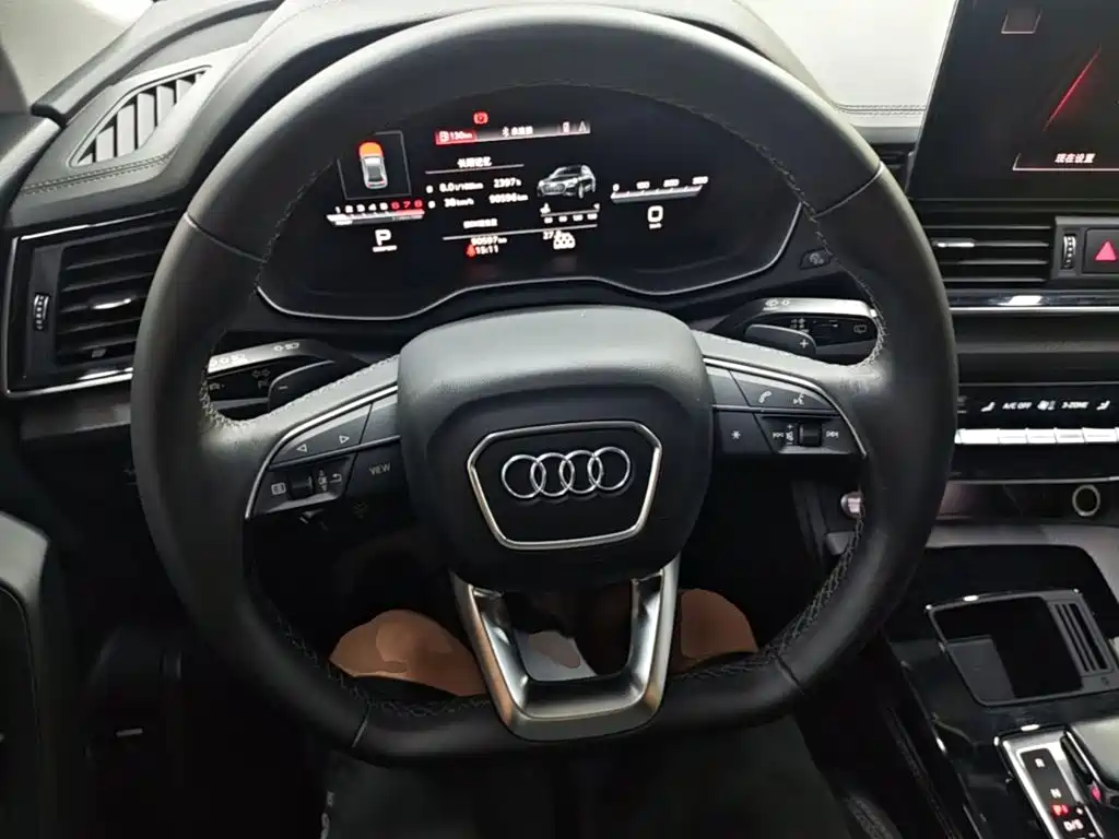 Audi Q5L 2023 — фото 11