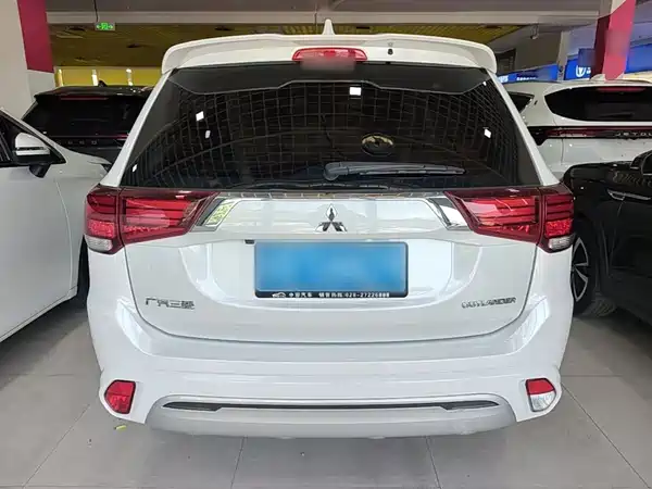 Mitsubishi Outlander 2023