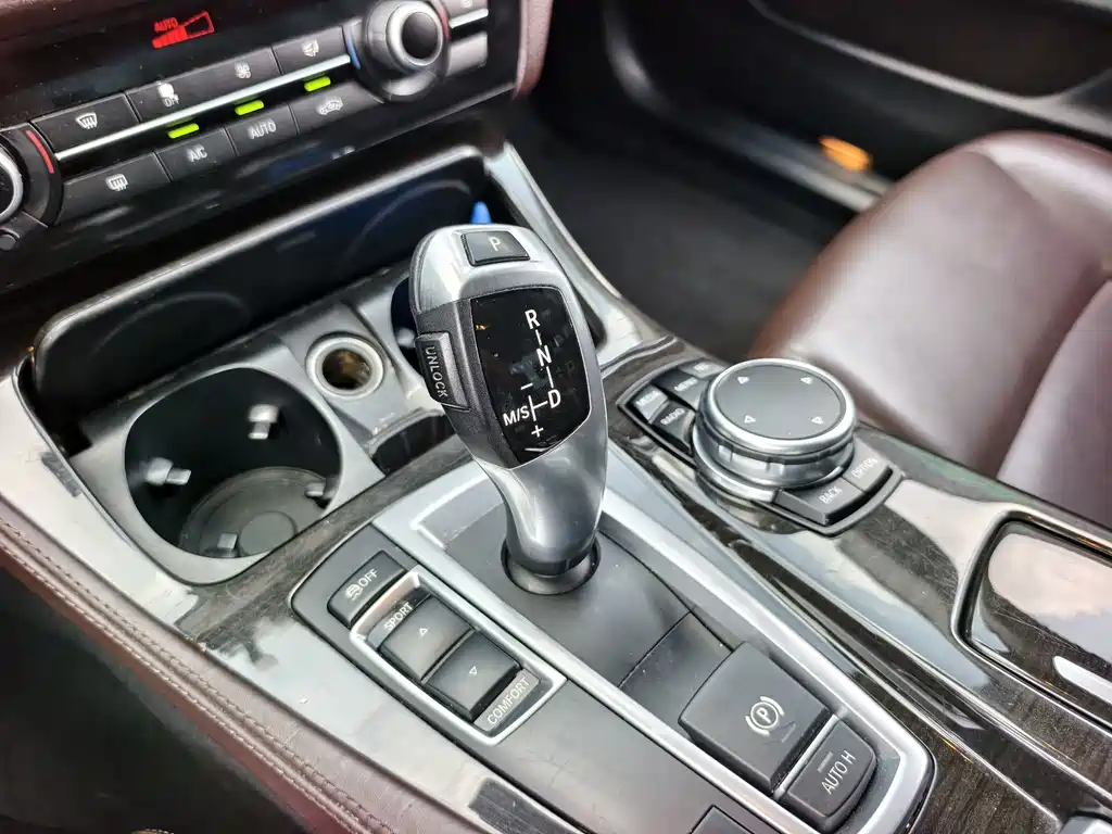 BMW 5 Series 2017 — фото 6