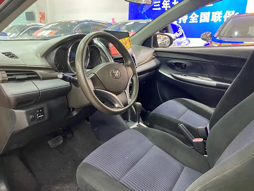 Toyota Yaris L 2014