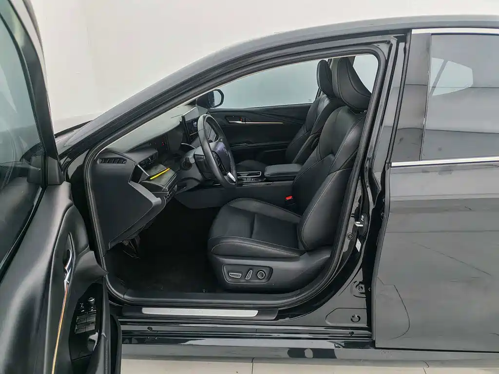 Toyota Camry 2025 — фото 10