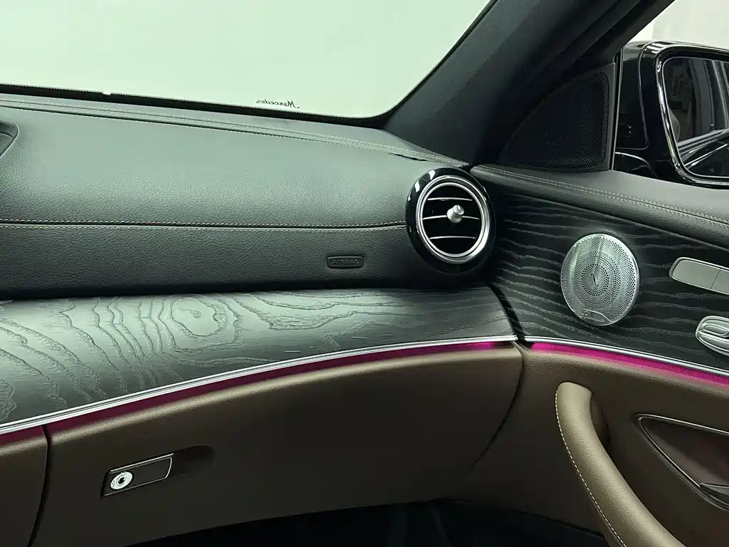 Mercedes-Benz E-Class 2021 — фото 19