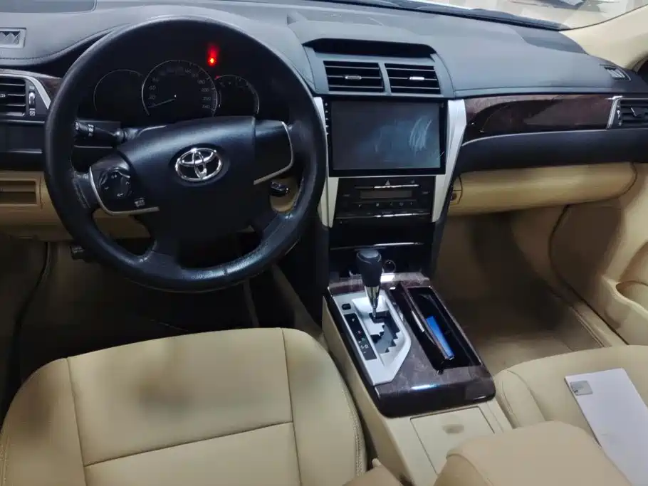 Toyota Camry 2015 — фото 12