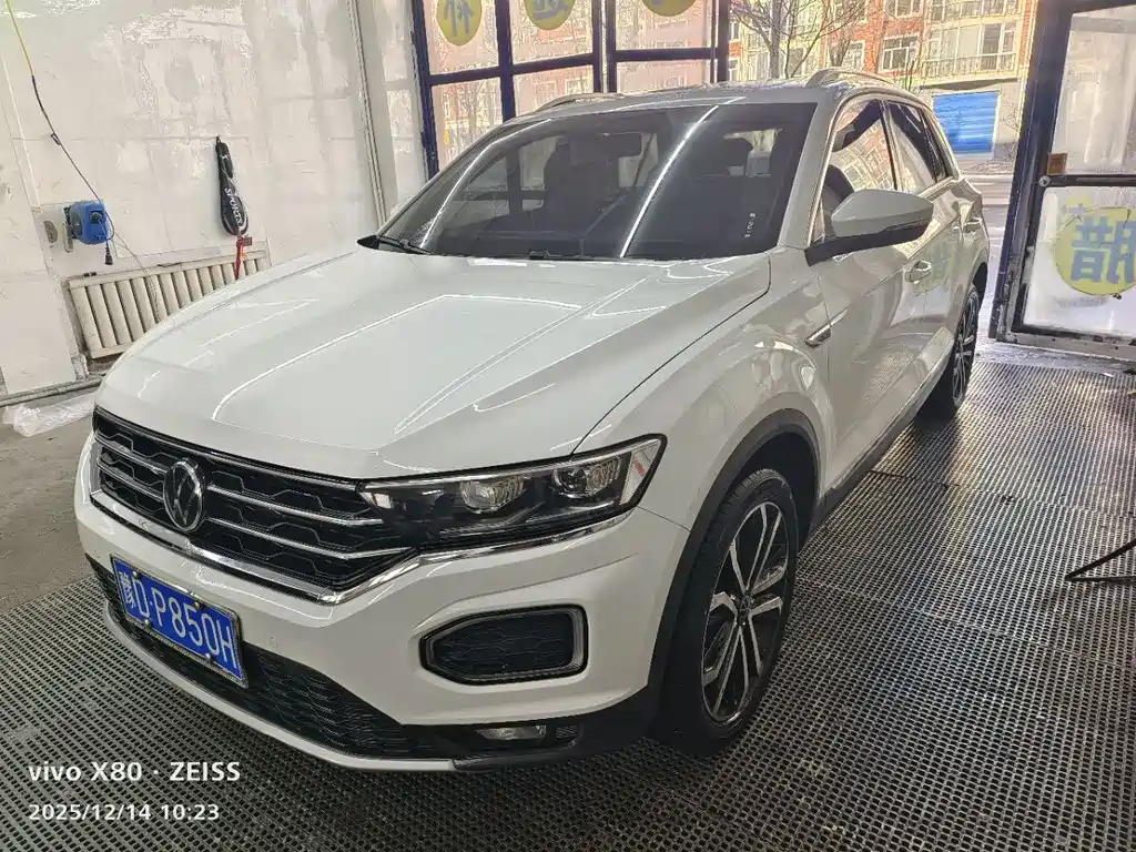 Volkswagen T-Roc 2022 — фото 1